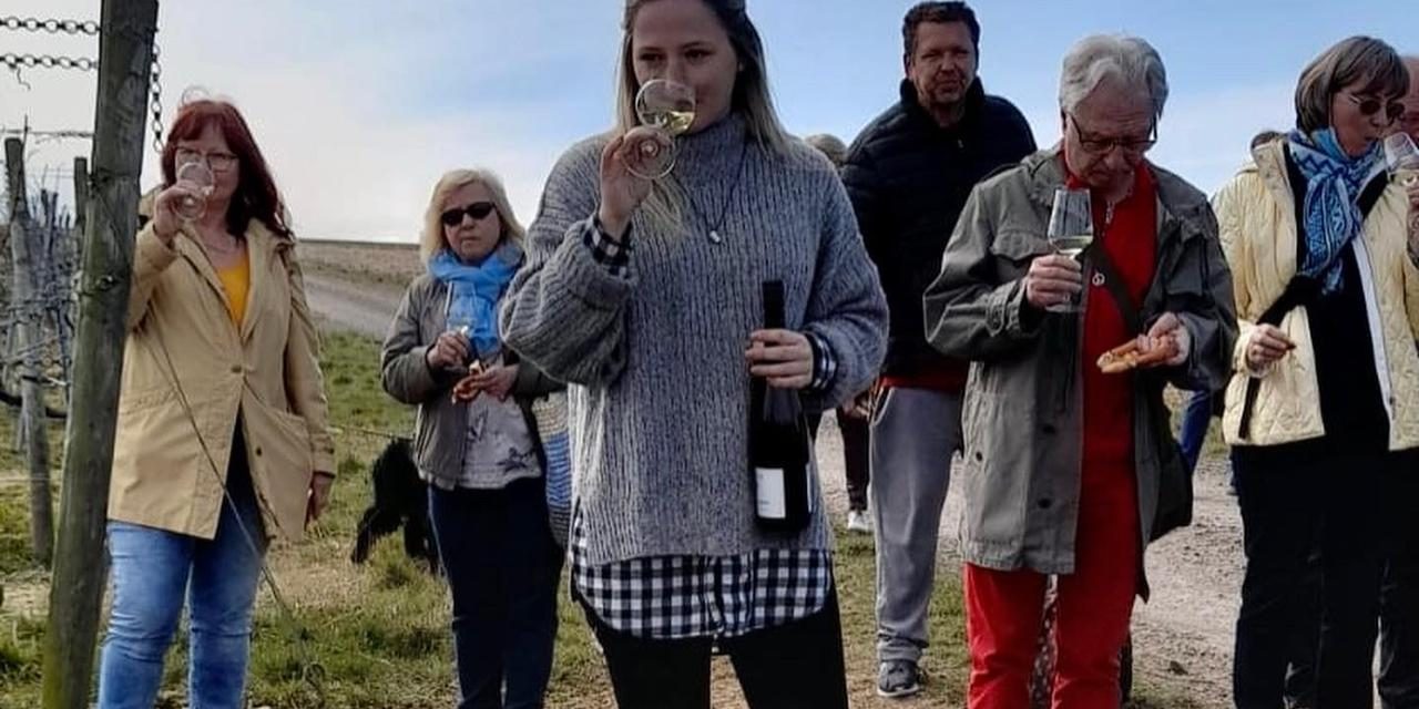 Grenzwanderung mit der Pfälzischen Weinprinzessin Laura Wessa